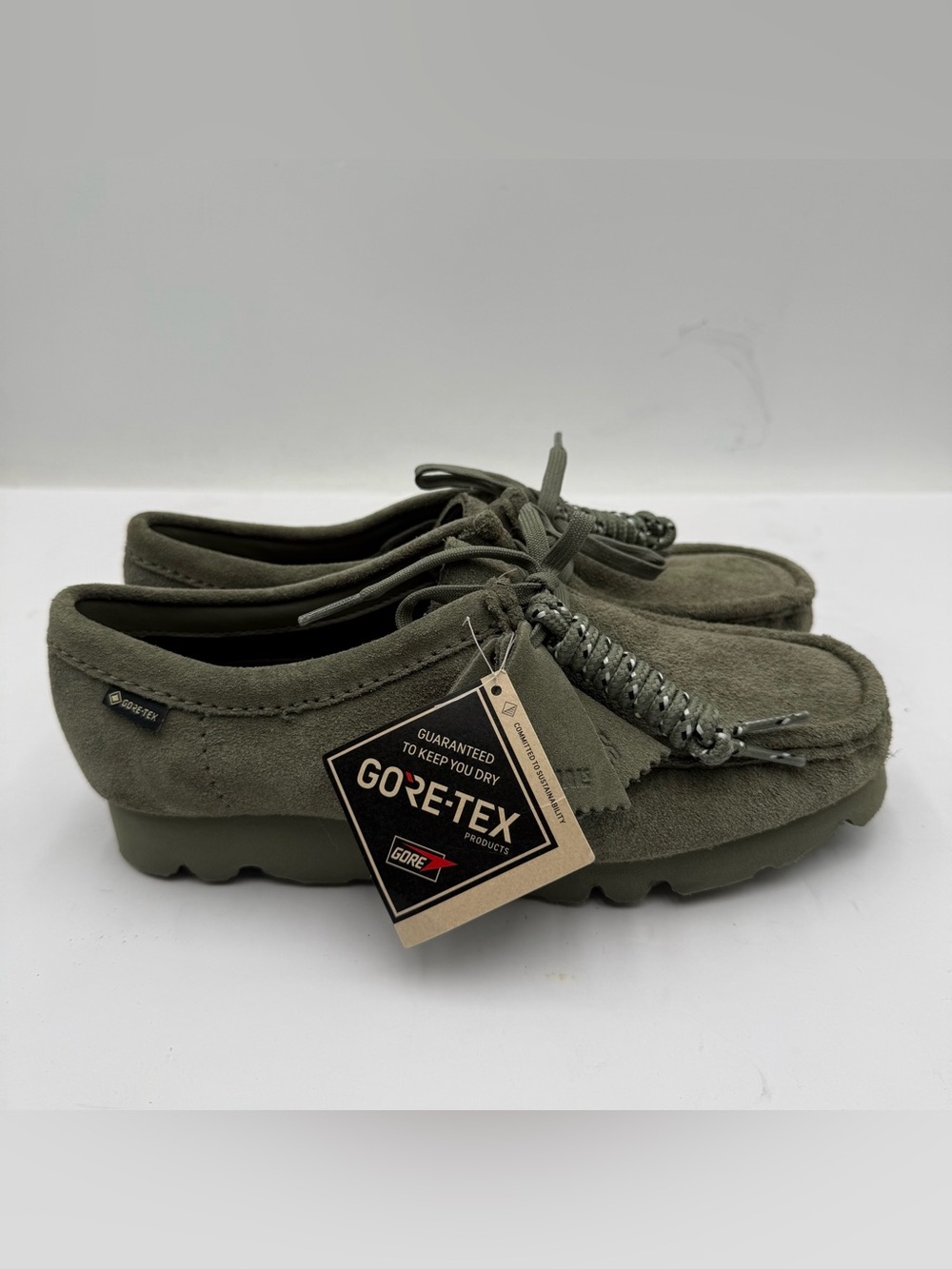 B57 Anthropologie Clarks Wallabee GTX Flats Khaki Green Suede Laces Eva Sole 9.5